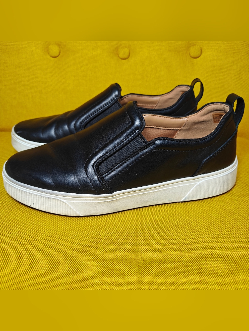 Vionic Kimmie Sneaker Black Leather Slip On Loafer Black  Comfy Women's Size 9